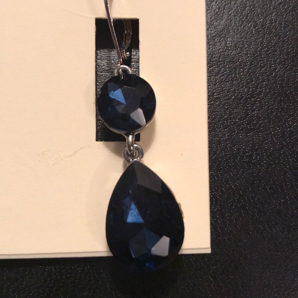 Monet earrings - Picture 2 of 2